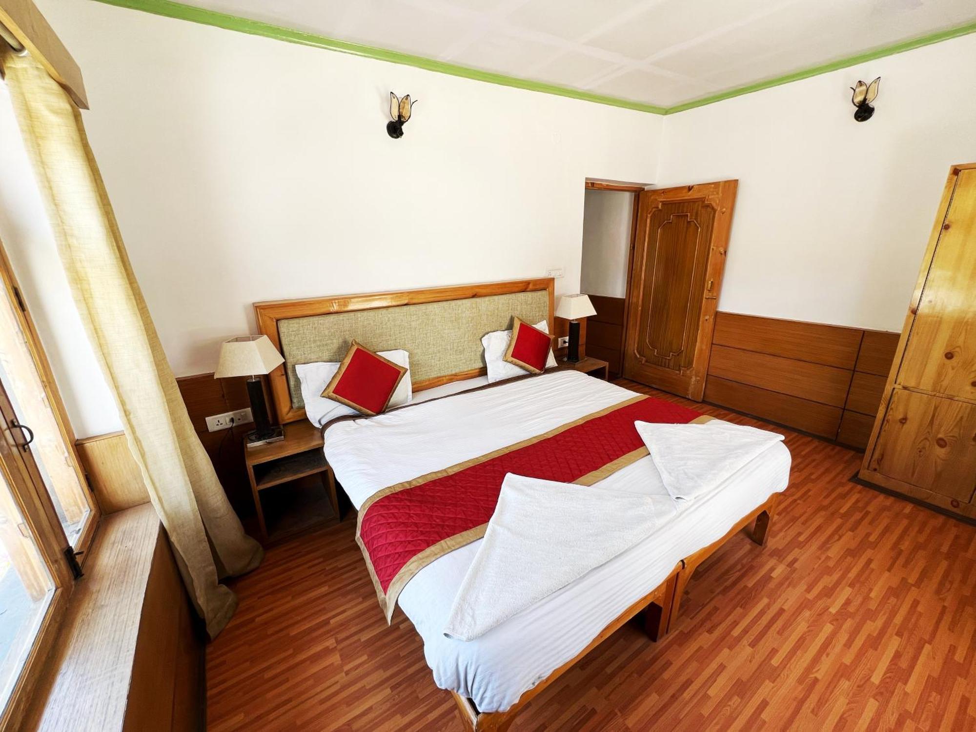 Hotel Lumbini Лех Екстер'єр фото